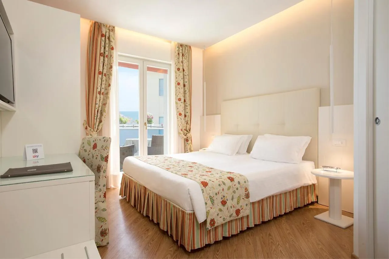 Hotel Cavalieri Palace & Suites ليدو دي يسولو إيطاليا