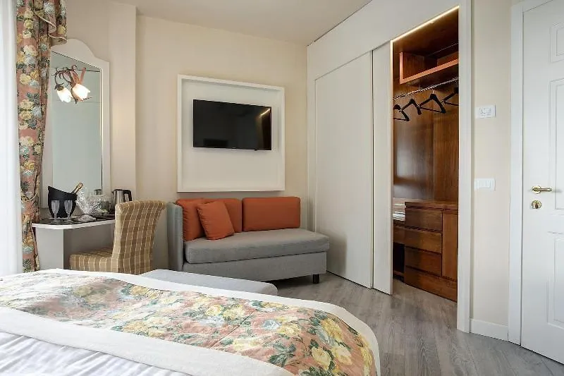 Hotel Cavalieri Palace & Suites ليدو دي يسولو 4*,