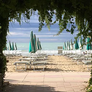 Szálloda Vina Del Mar Pineta