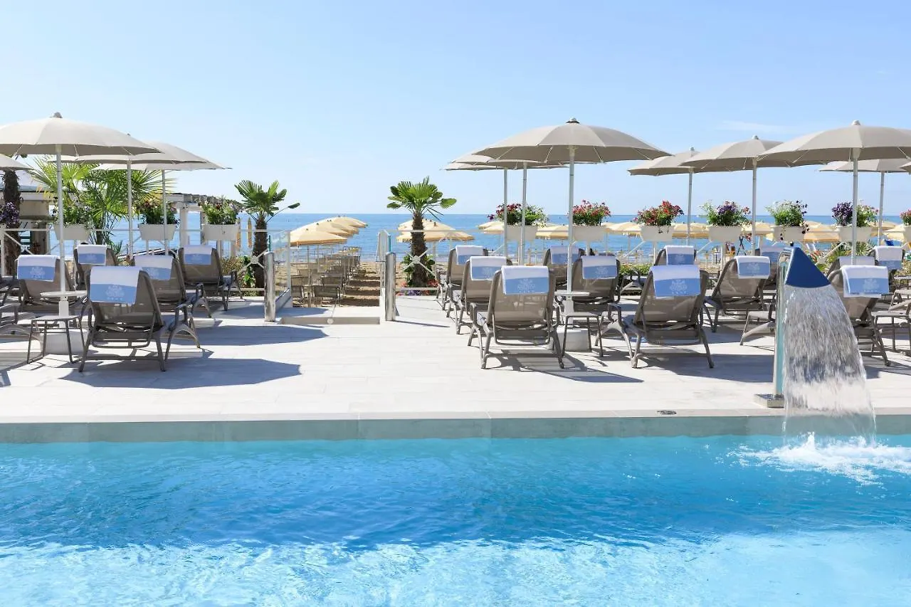 Hotel Cavalieri Palace & Suites Lido di Jesolo 4*,